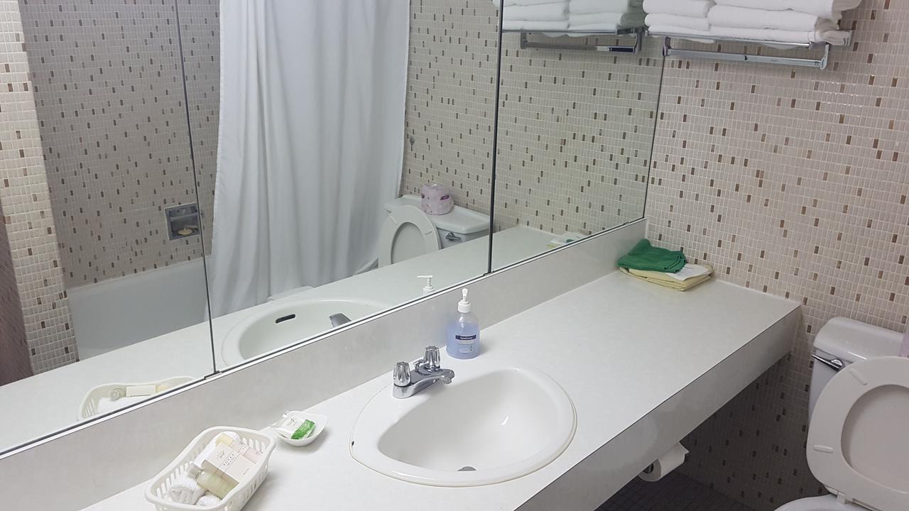 Pinawa Motel Ngoại thất bức ảnh